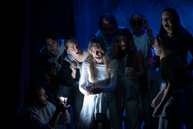 Skuespillere på en scene