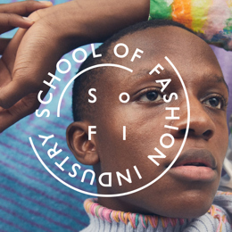 bilde SoFI student med fargerik genser med SoFI logo på