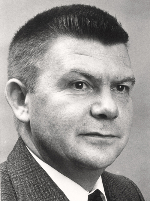 Bilde av mann i tweeddress og kort hår