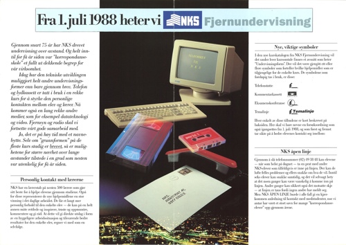 Bilde av en annonse med tekst og foto av en eldre datamaskin