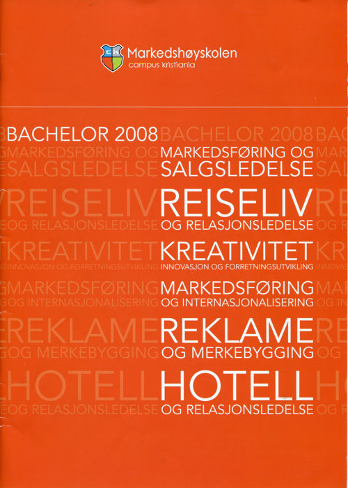 Bilde av brosjyre som reklamerer for bachelor i 2008, markedsføring og ledelse, reiseliv og kreativitet.