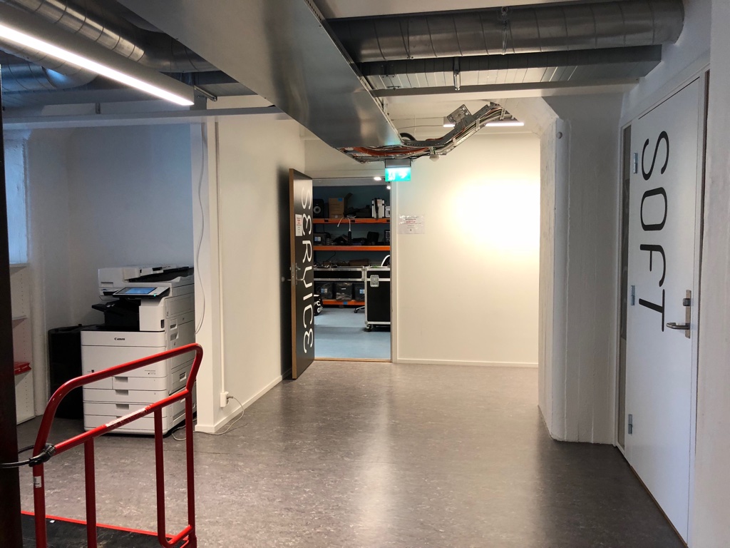 Foto at inngangen til Servicesenteret på campus Fjerdingen.