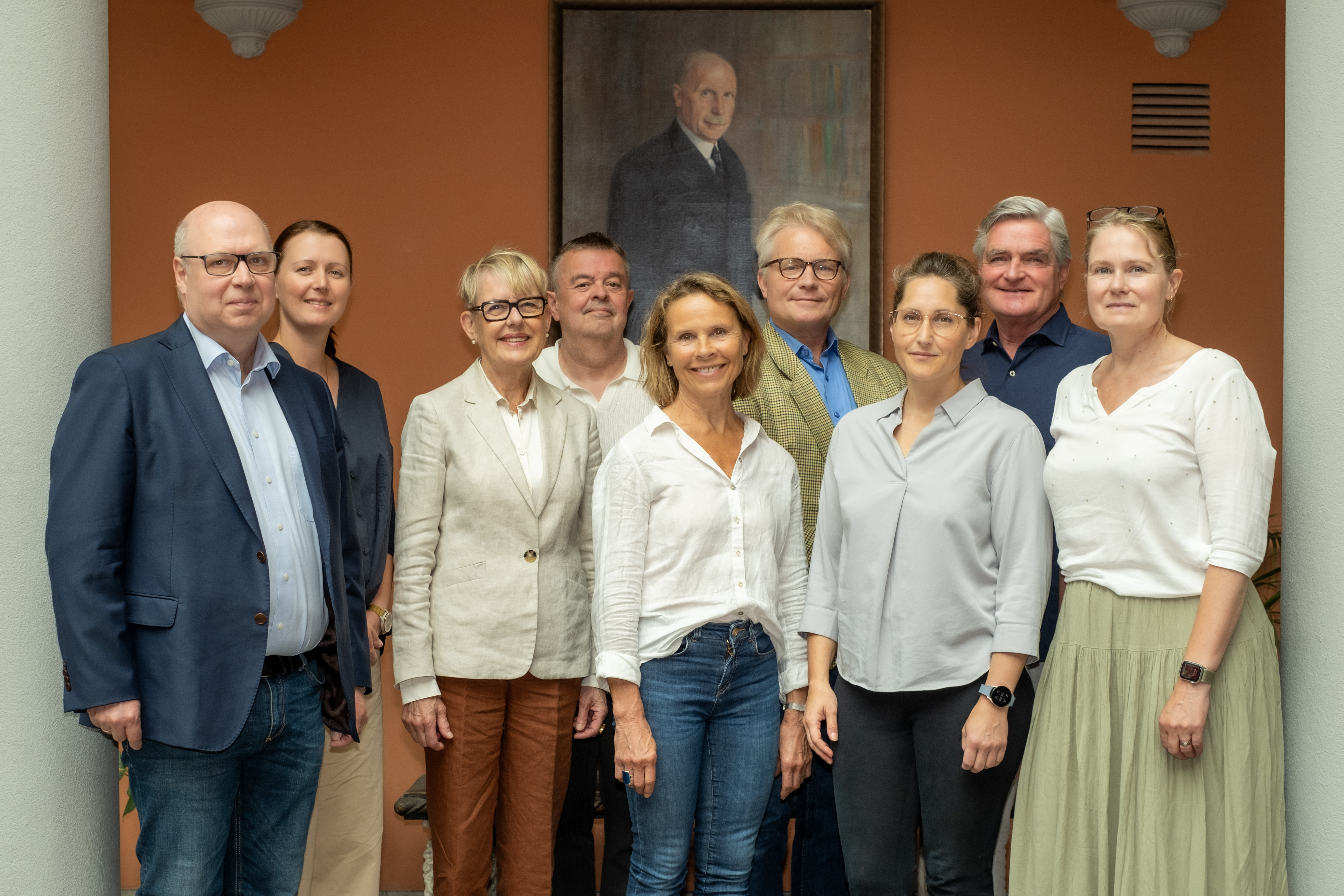 Gruppebilde av rådsforsamling.